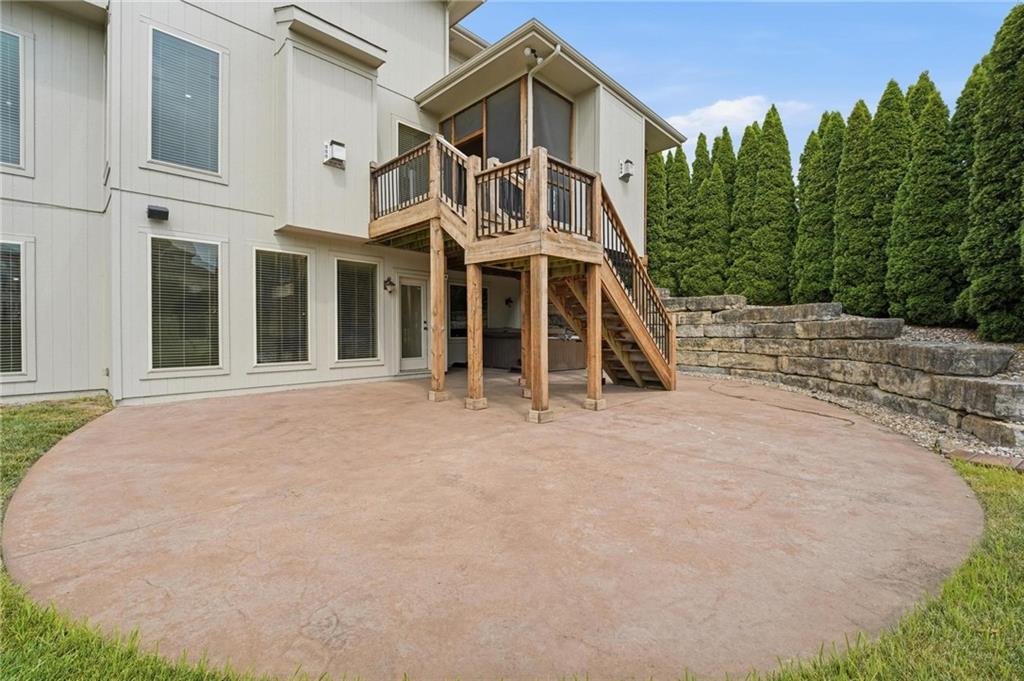 324 NW Thoreau Circle