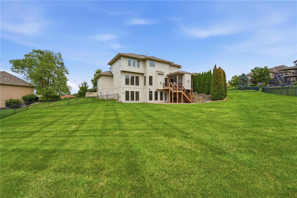 324 NW Thoreau Circle