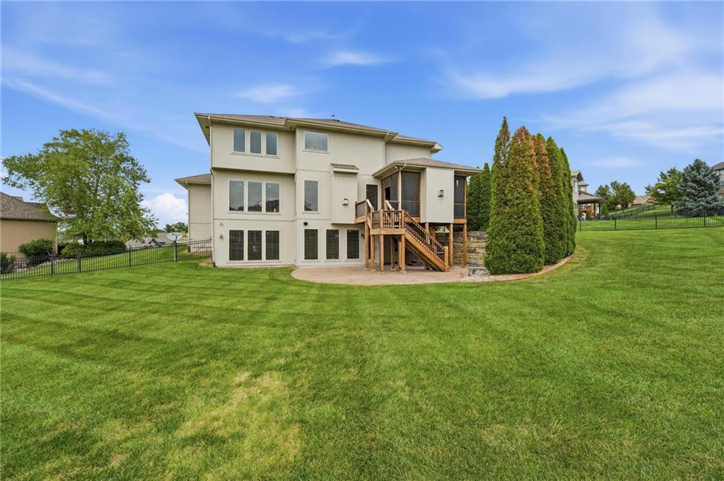 324 NW Thoreau Circle