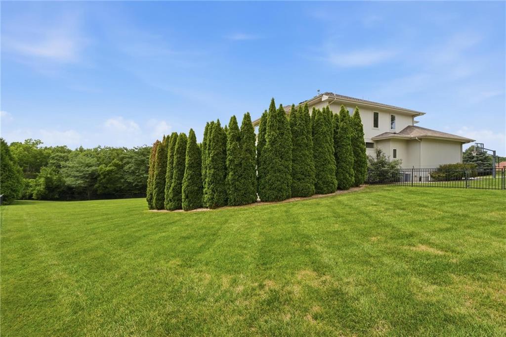 324 NW Thoreau Circle
