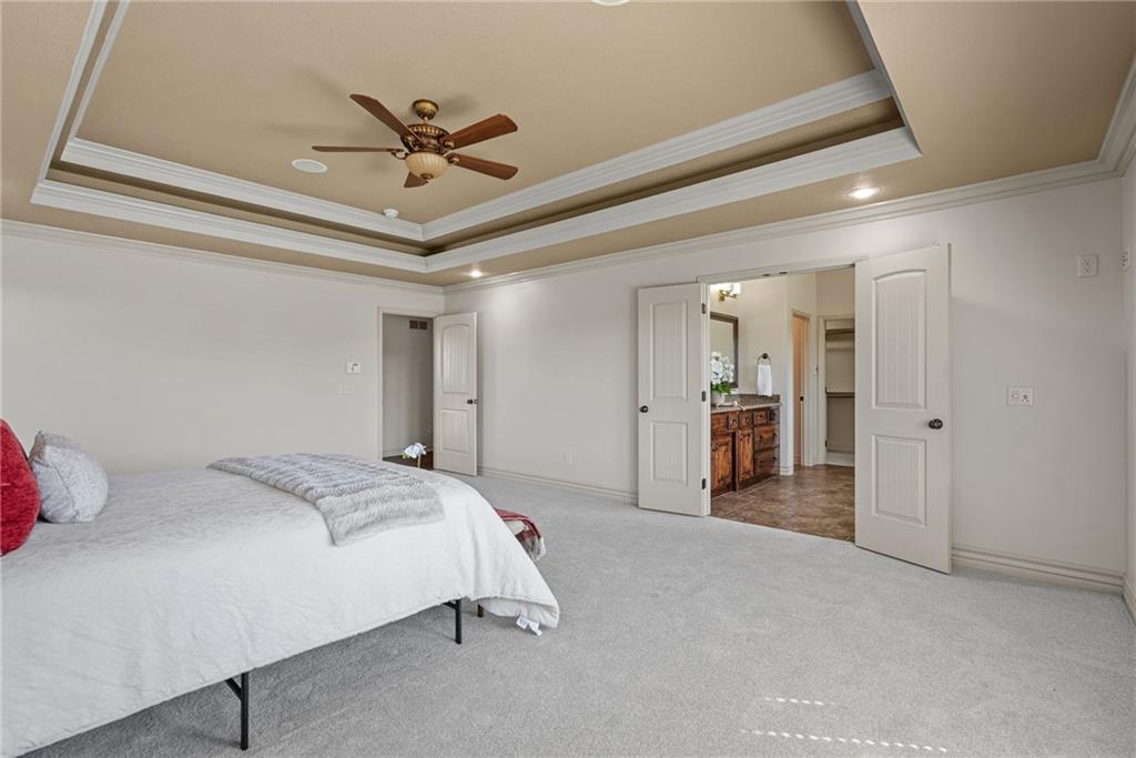 324 NW Thoreau Circle
