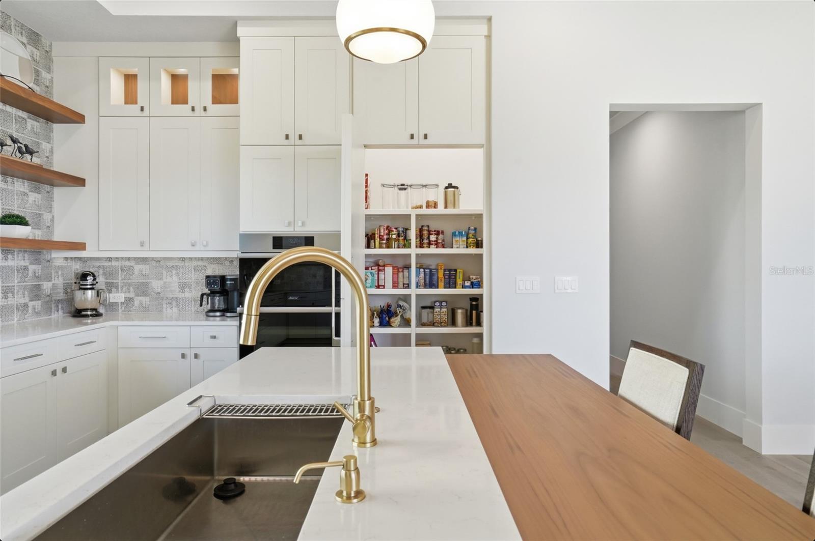 1815 RIO VISTA TER