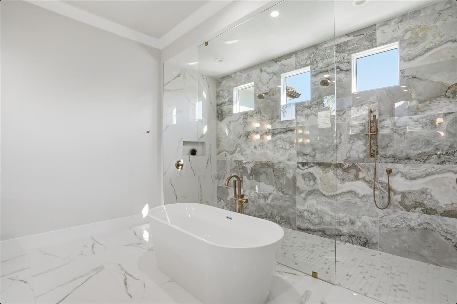 1815 RIO VISTA TER