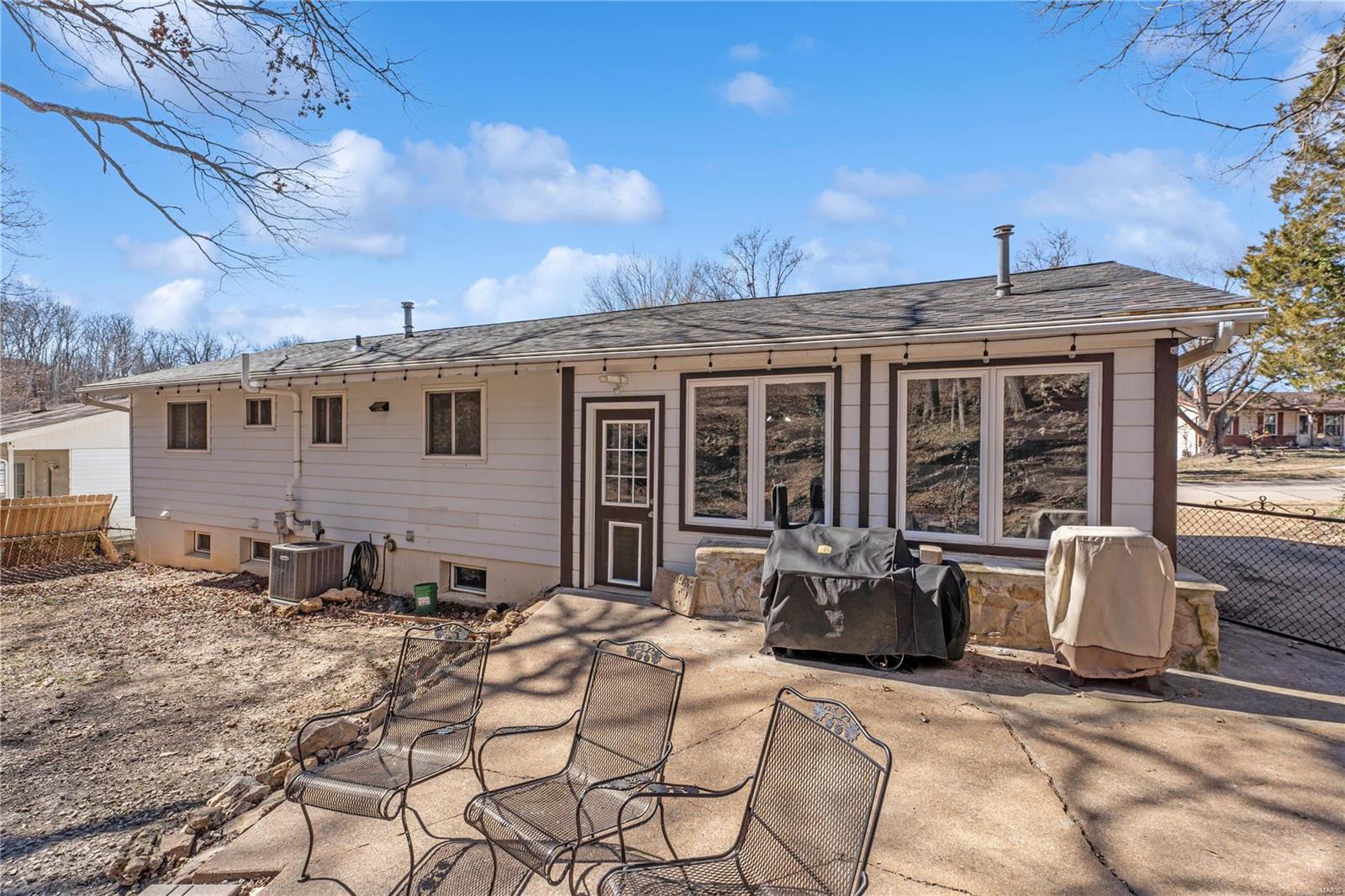 1199 Green Knoll Drive
