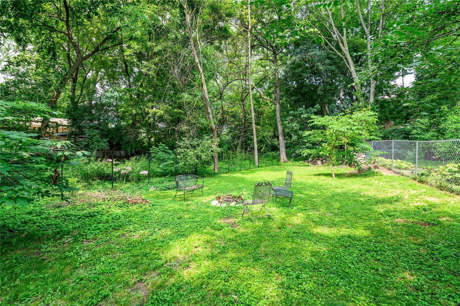 3223 Tennyson Square