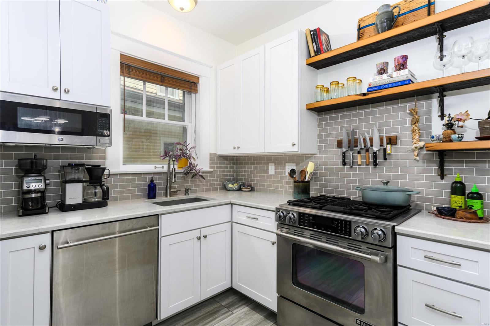 3223 Tennyson Square