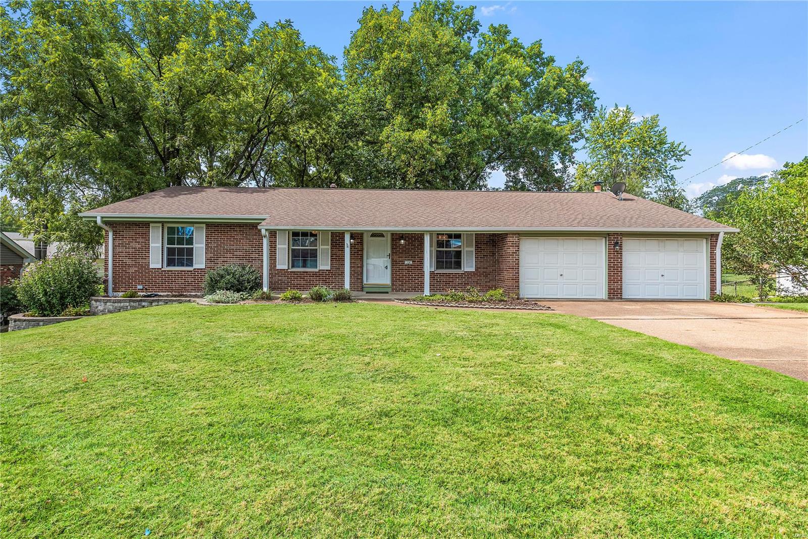 114 Royal Oaks Drive