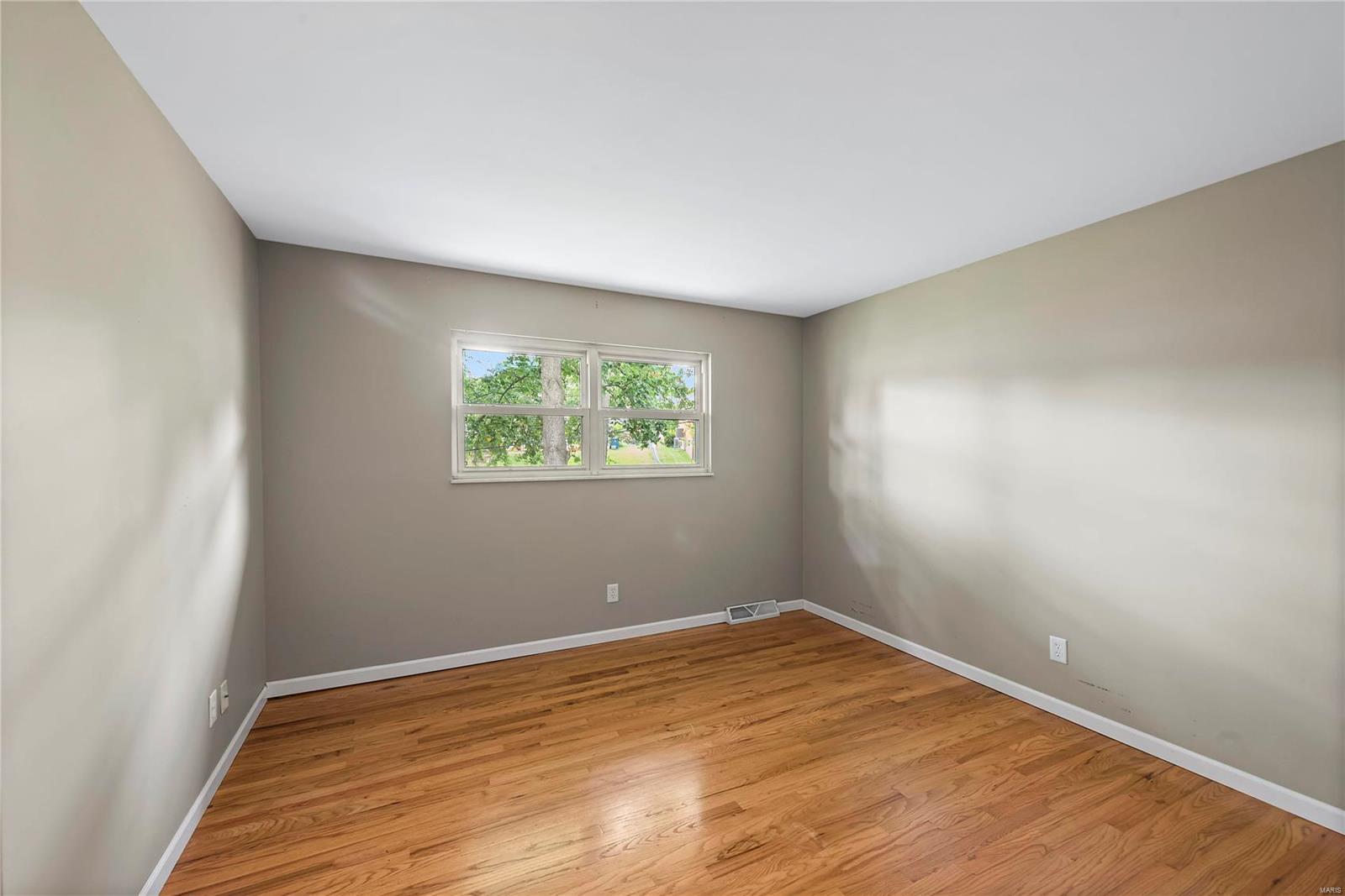 114 Royal Oaks Drive