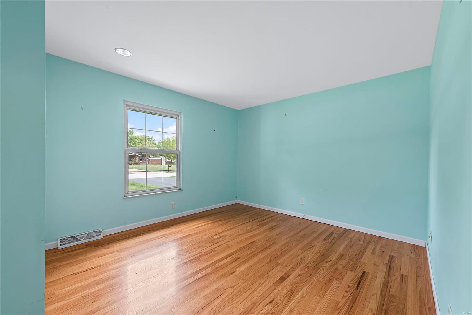 114 Royal Oaks Drive