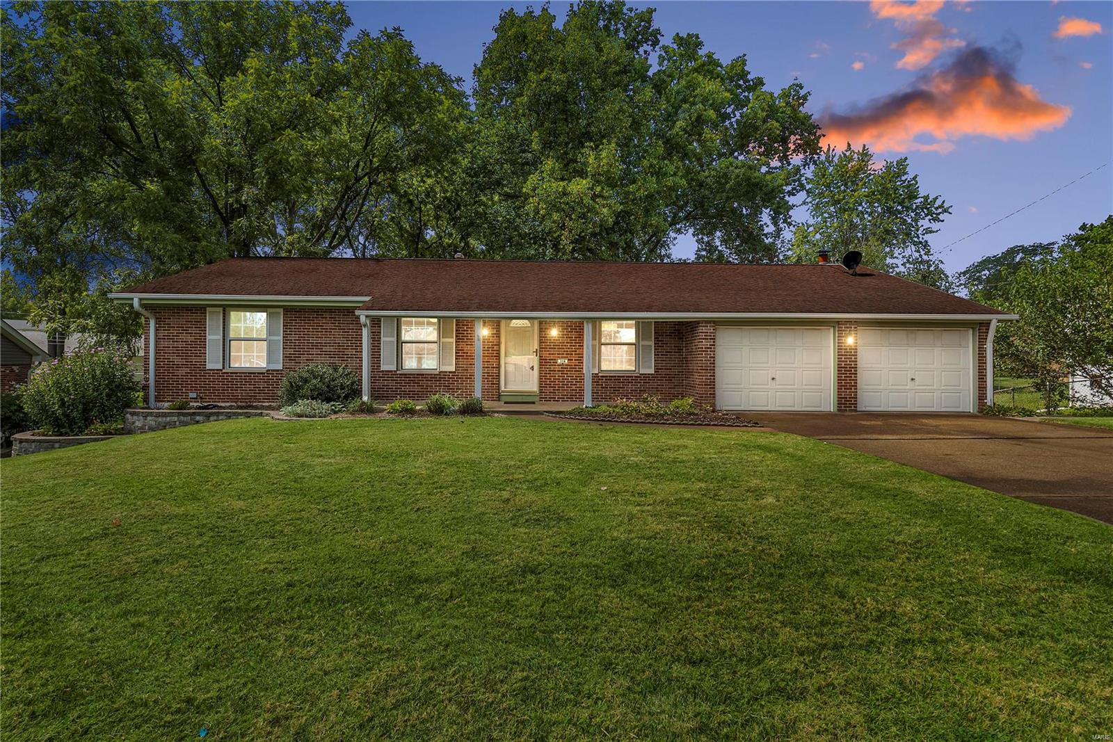 114 Royal Oaks Drive
