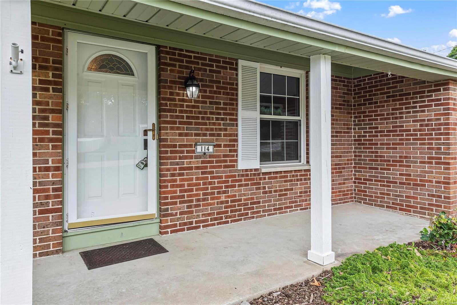 114 Royal Oaks Drive