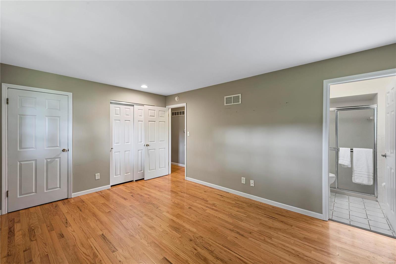 114 Royal Oaks Drive