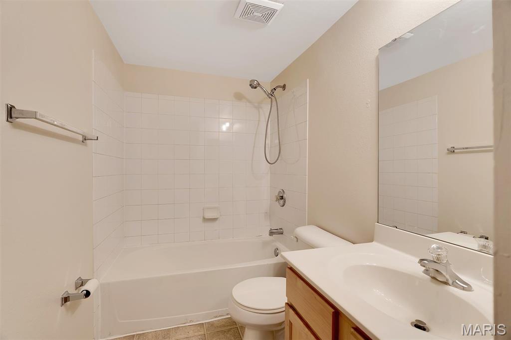 1935 Greenglen Drive Unit: 204