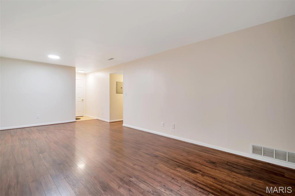 1935 Greenglen Drive Unit: 204