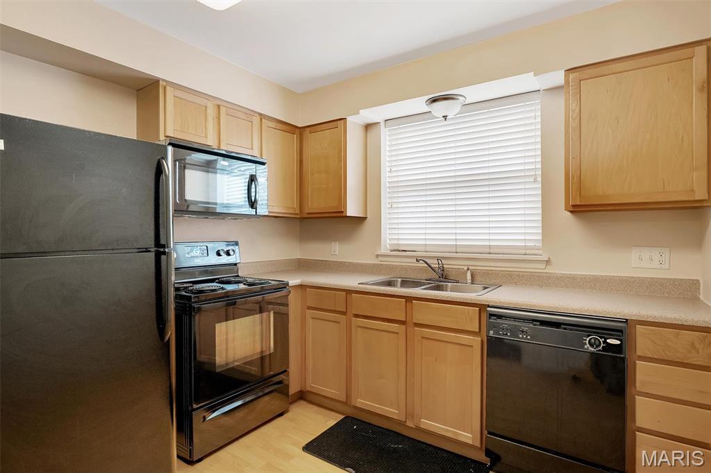 1935 Greenglen Drive Unit: 204