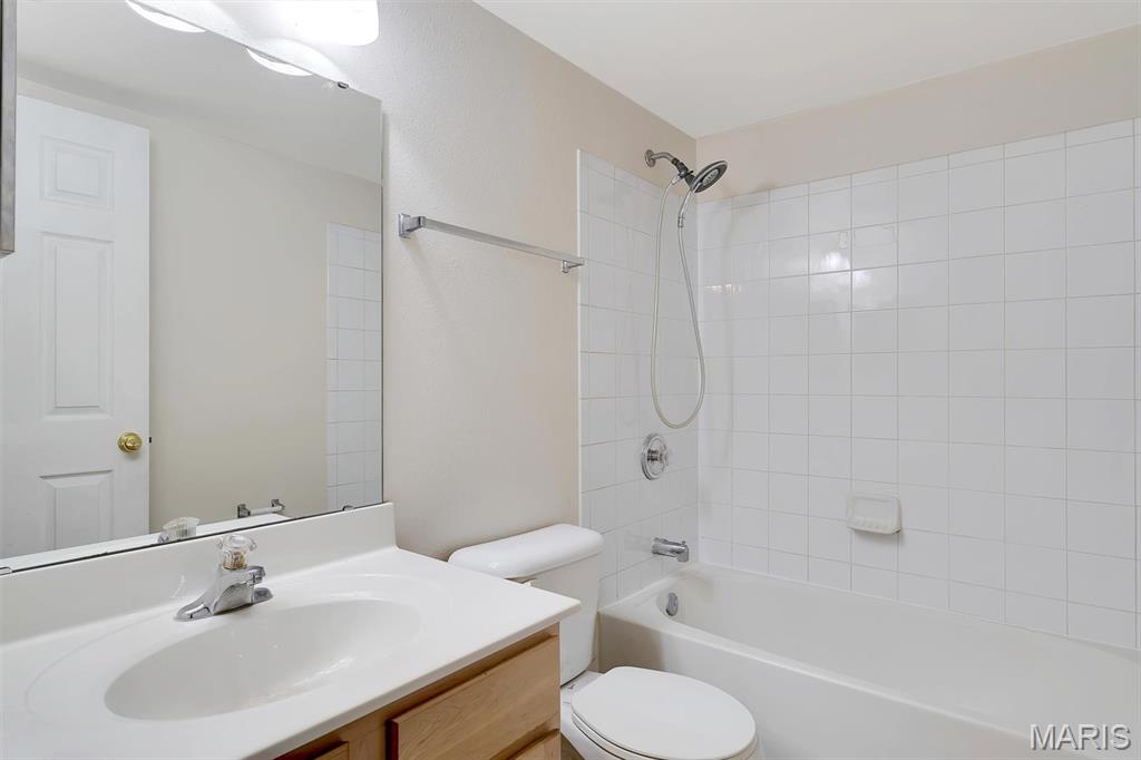 1935 Greenglen Drive Unit: 204