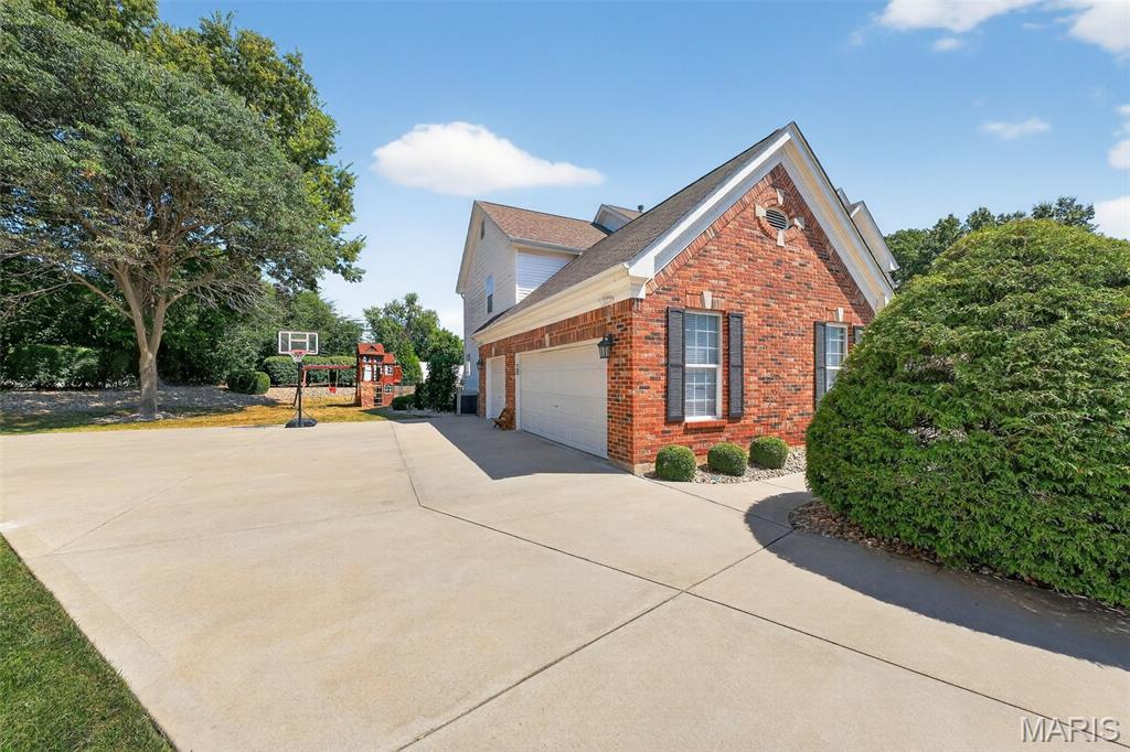 15575 Meadowbrook Circle Lane