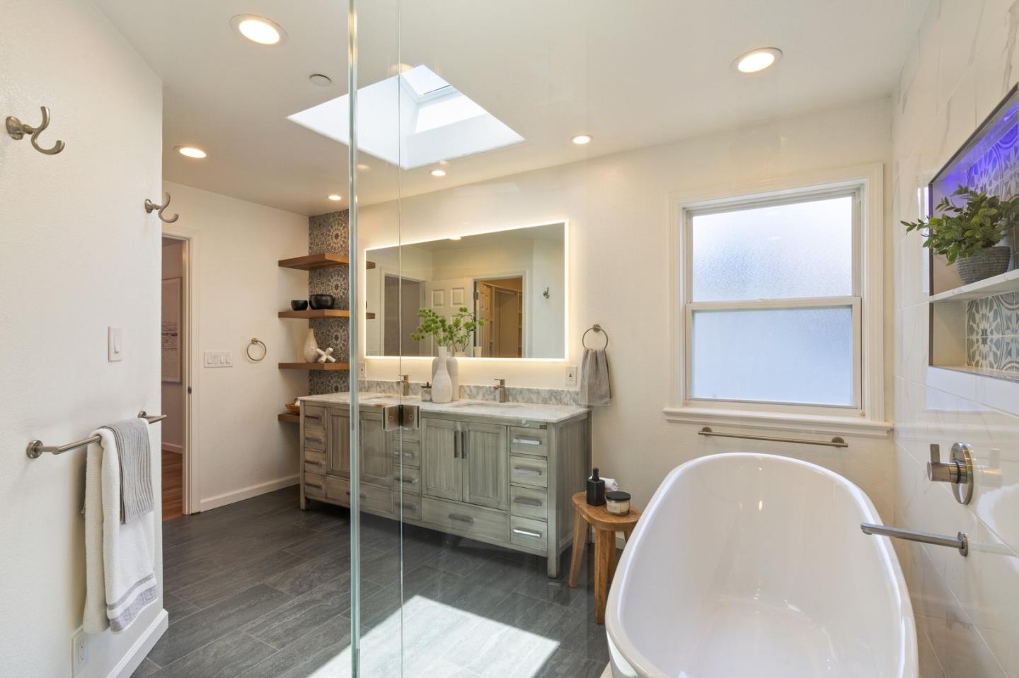 426 8th AVE