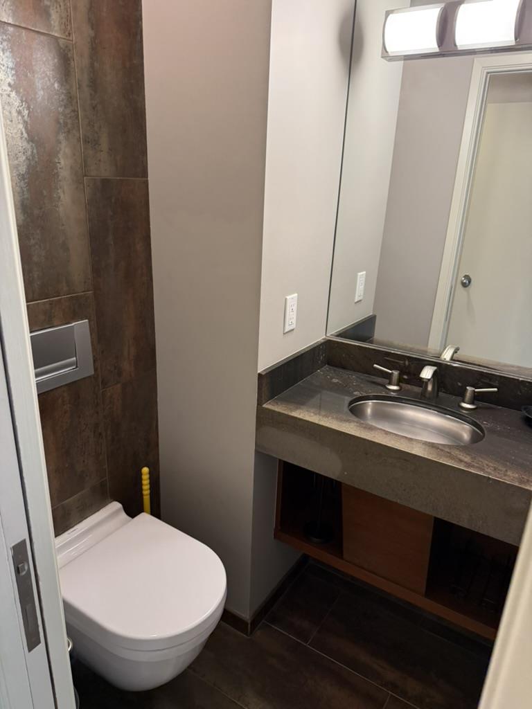 2439 Sharon Oaks Drive