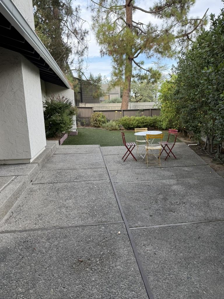 2439 Sharon Oaks Drive