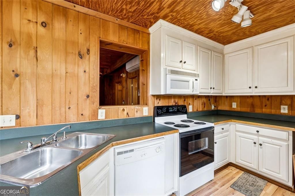 535 HIDDEN VALLEY Trail