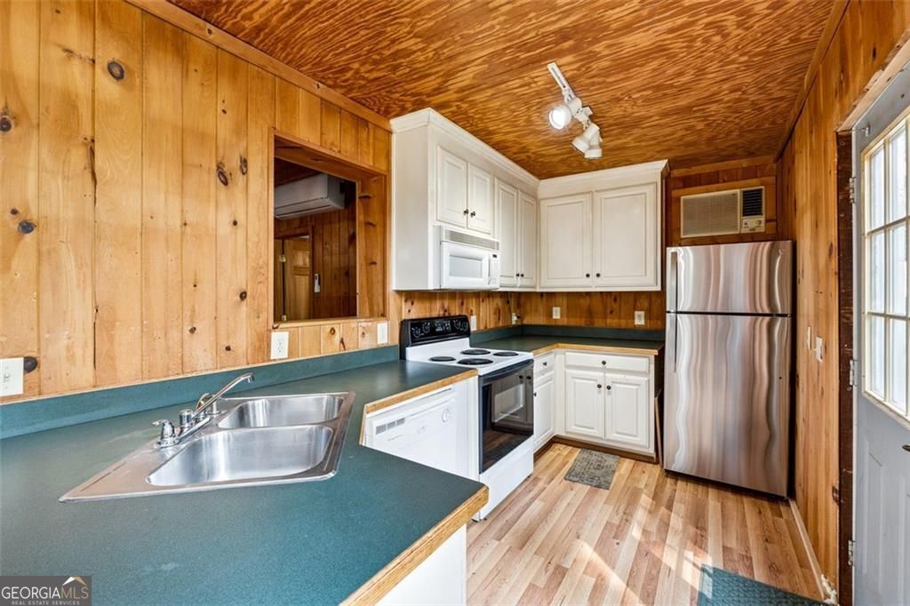 535 HIDDEN VALLEY Trail