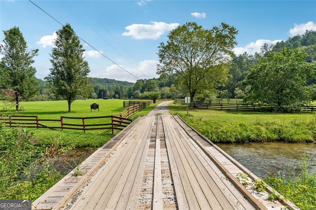 535 HIDDEN VALLEY Trail