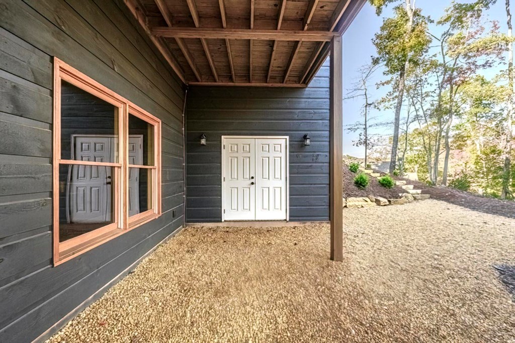 61 River Retreat Road