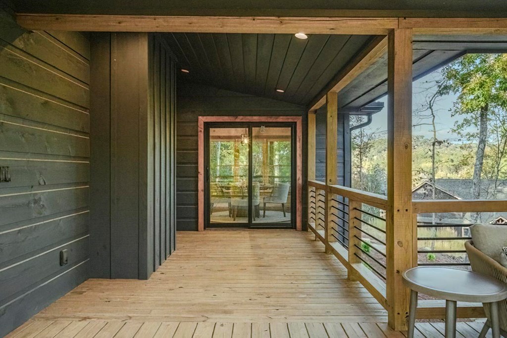 61 River Retreat Road