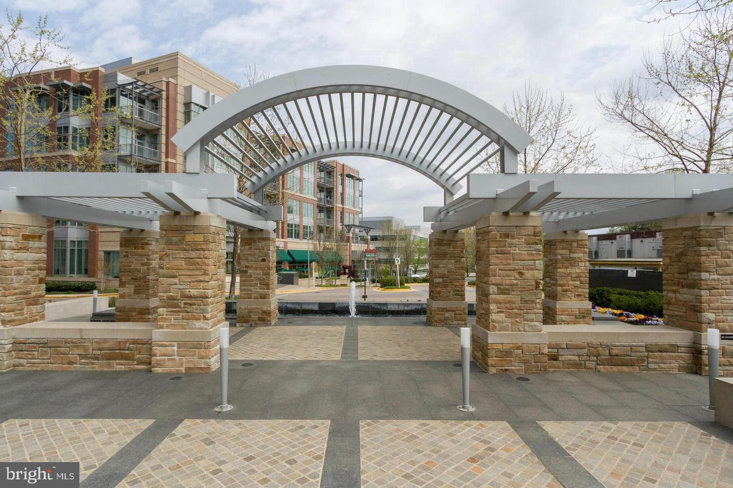 8220 CRESTWOOD HEIGHTS DR #1017