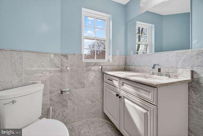2407 LELLAH COURT