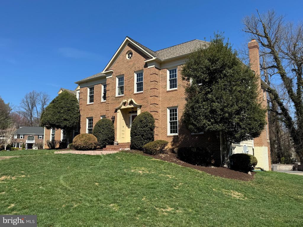 2407 LELLAH COURT