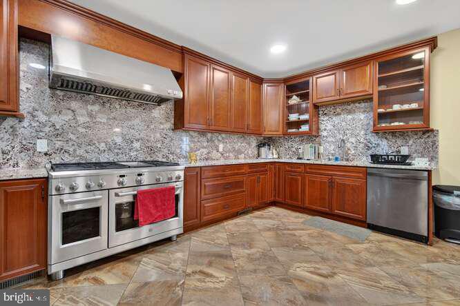 2407 LELLAH COURT