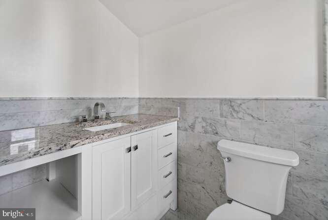 2407 LELLAH COURT