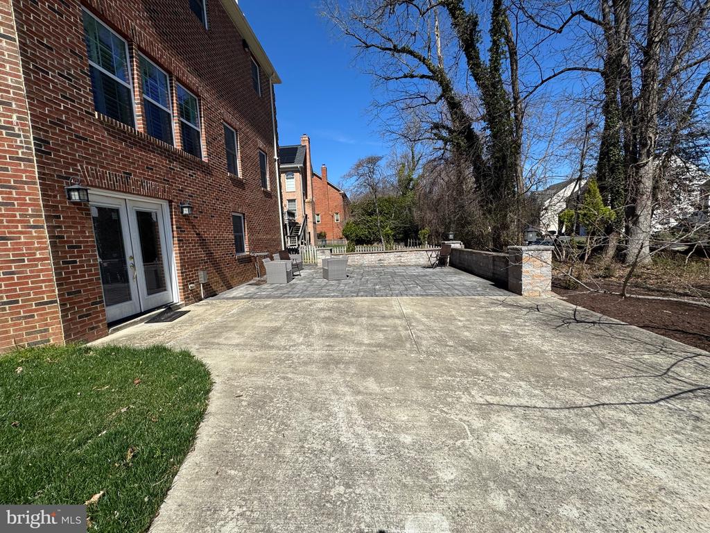 2407 LELLAH COURT