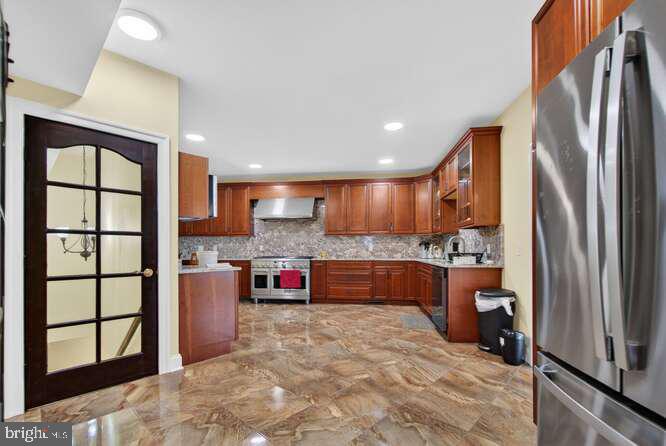 2407 LELLAH COURT