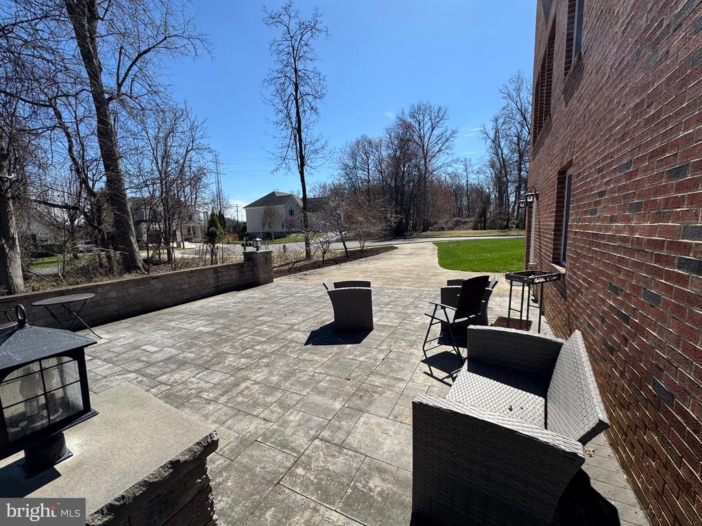 2407 LELLAH COURT