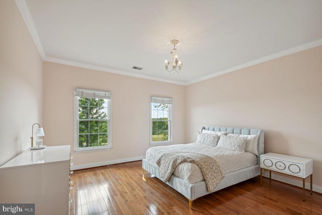 17586 Tobermory Pl