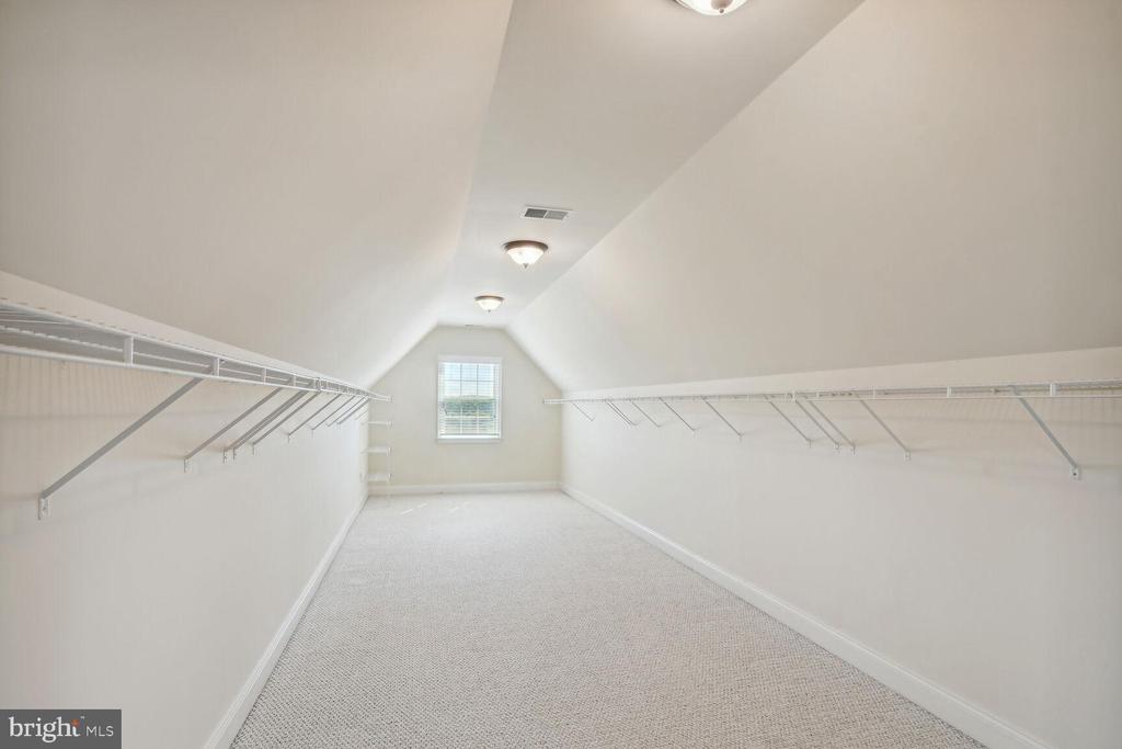 17586 Tobermory Pl