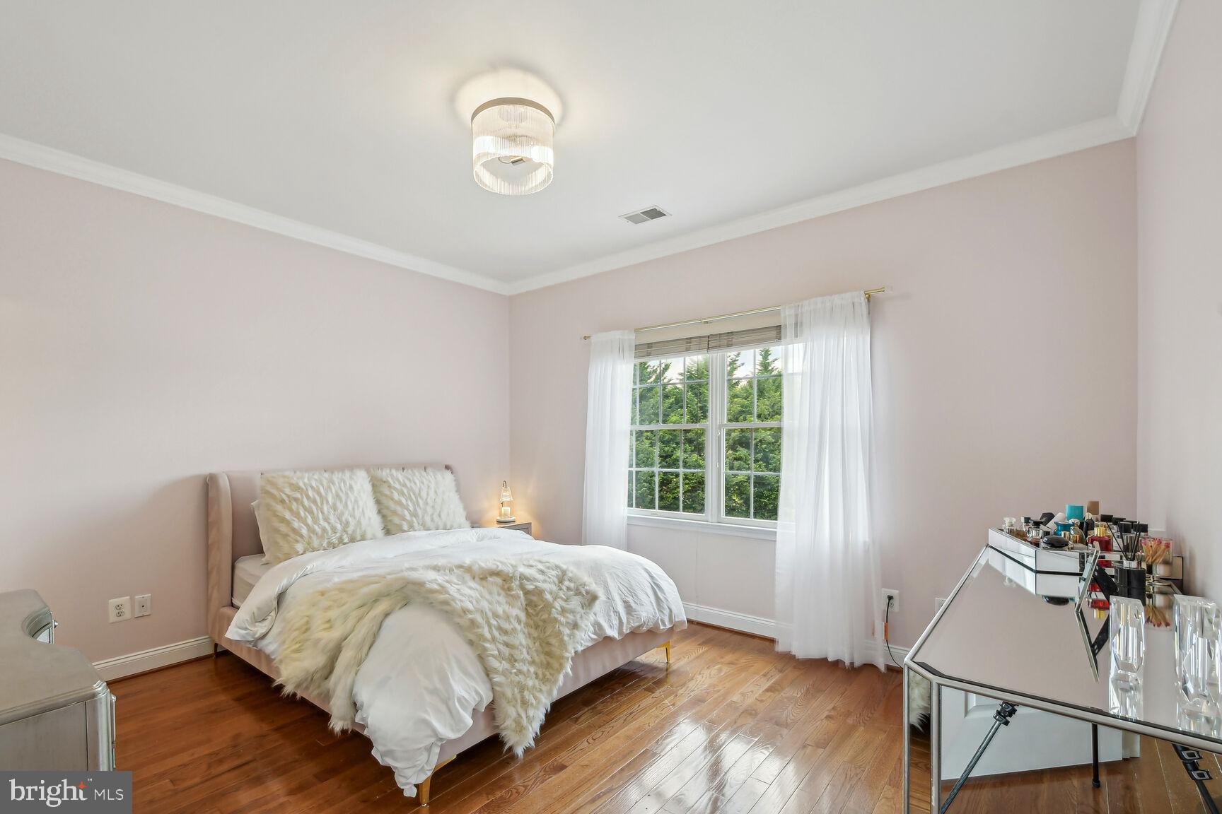 17586 Tobermory Pl