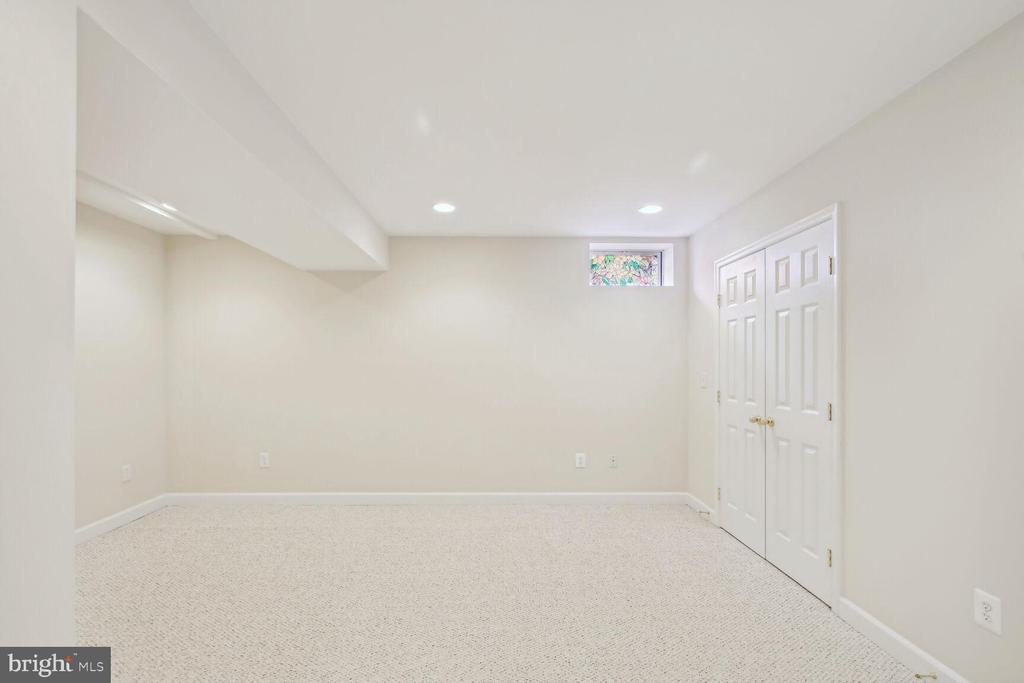 17586 Tobermory Pl