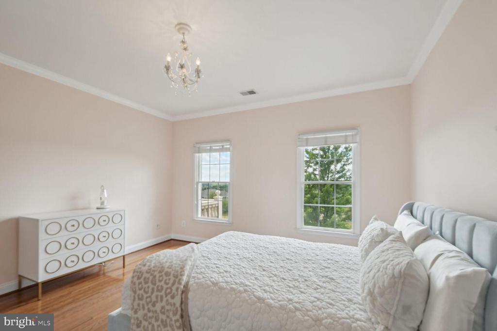 17586 Tobermory Pl