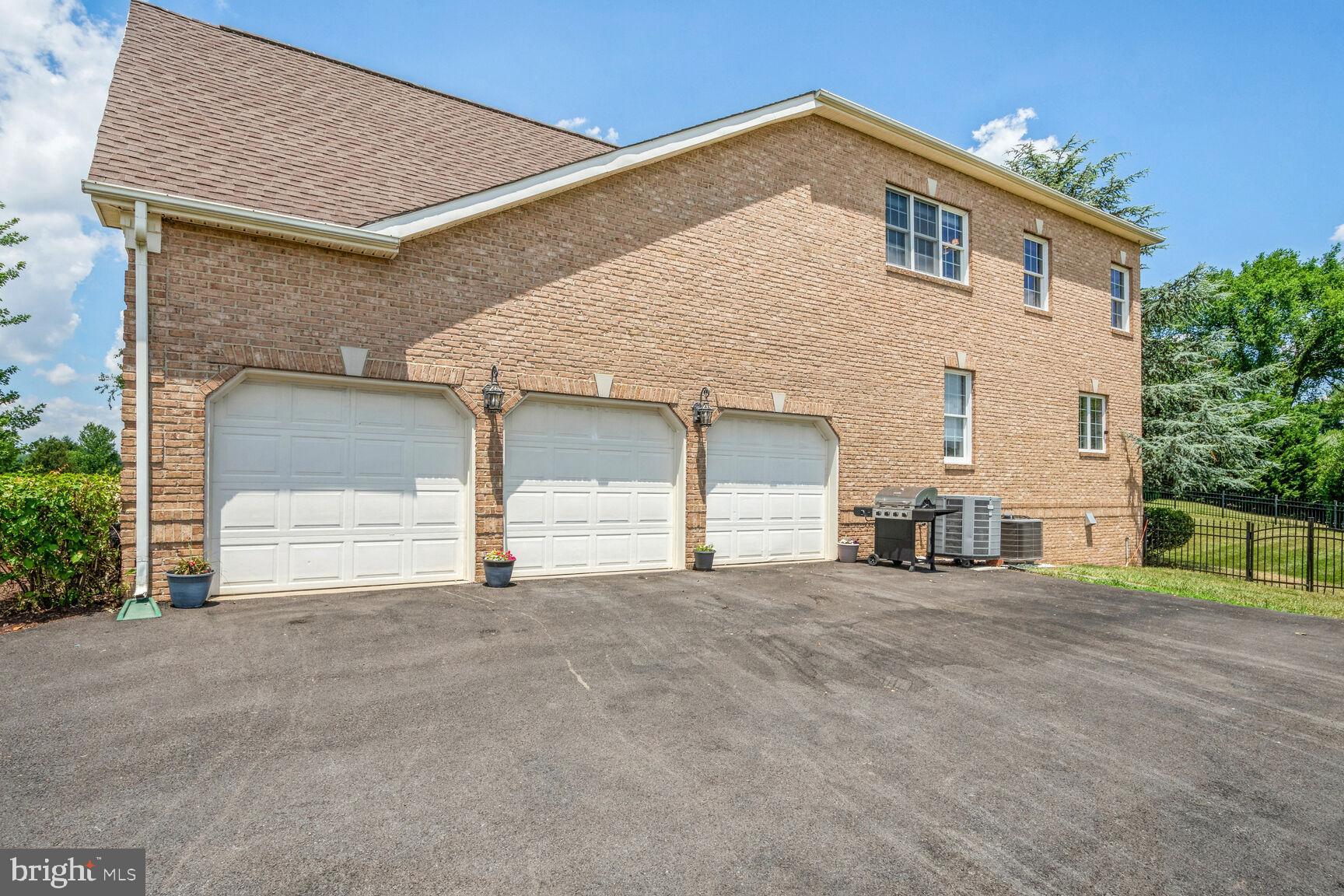 17586 Tobermory Pl