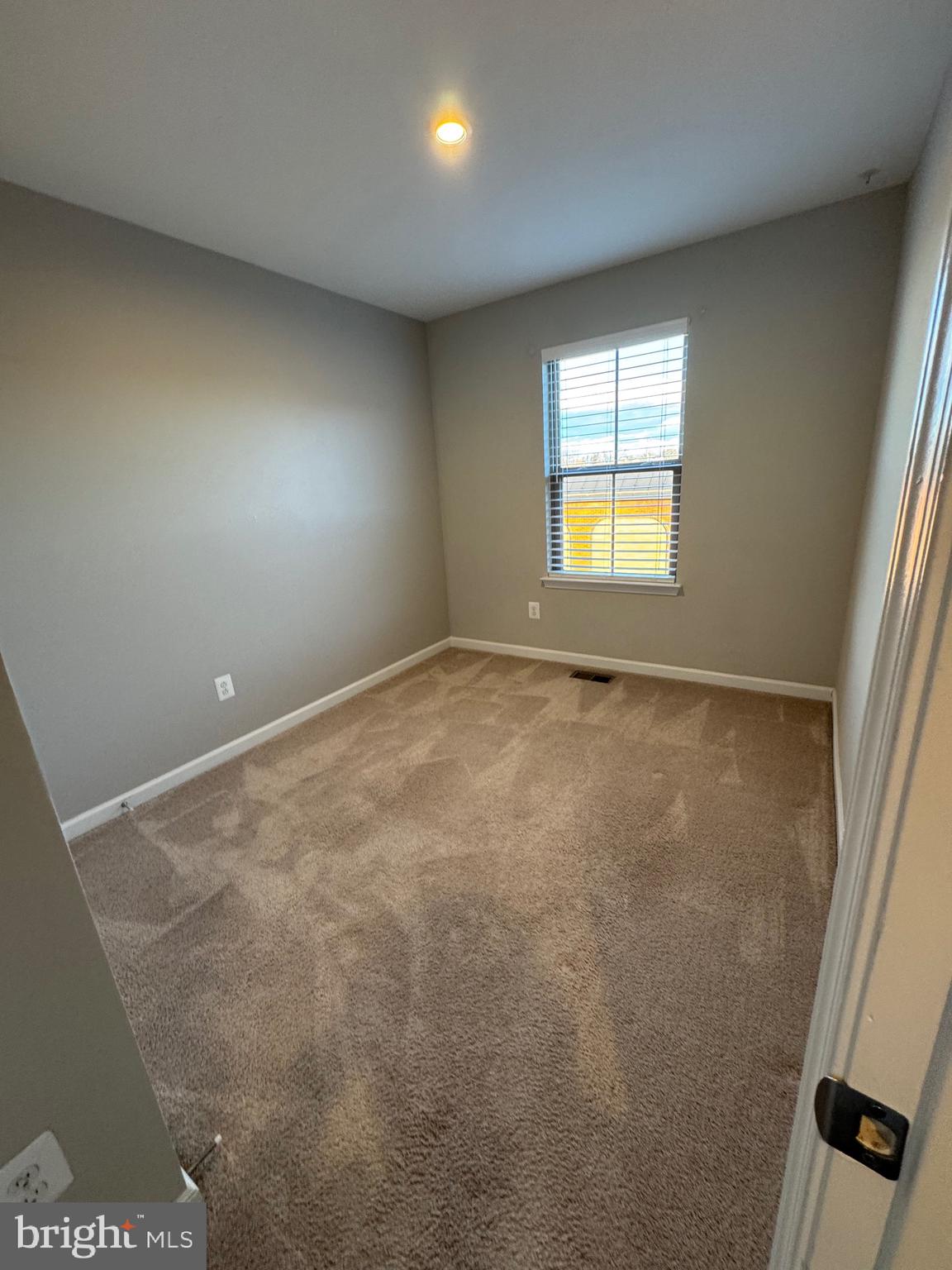 120 TOLOCKA TERRACE NE