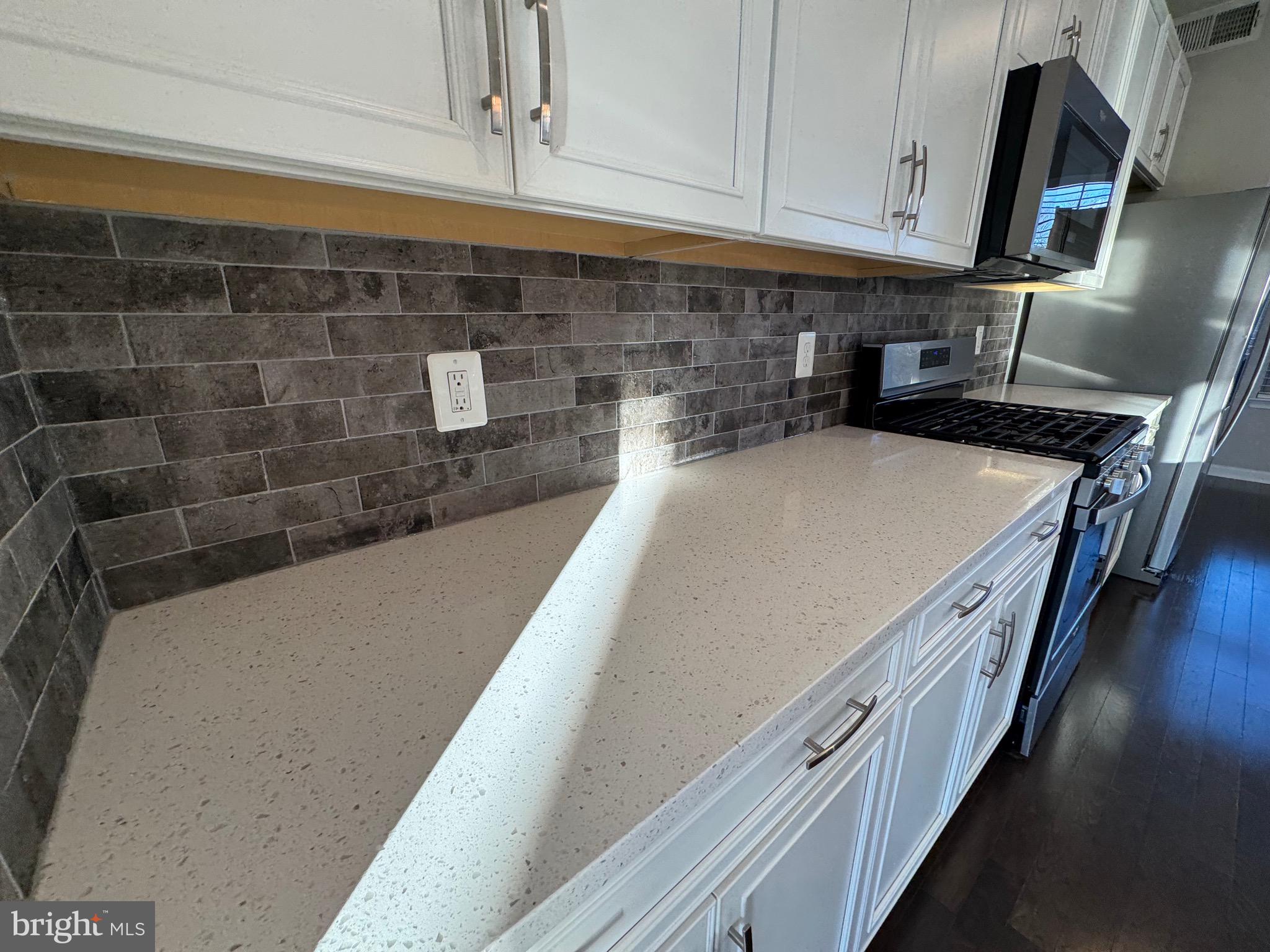 120 TOLOCKA TERRACE NE