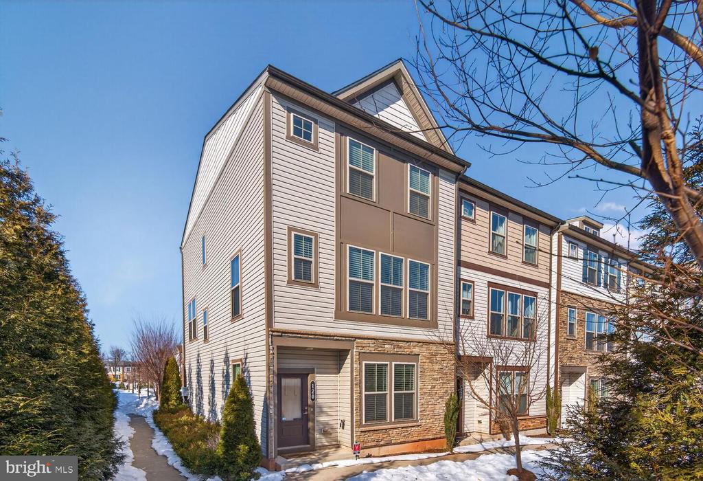 120 TOLOCKA TERRACE NE
