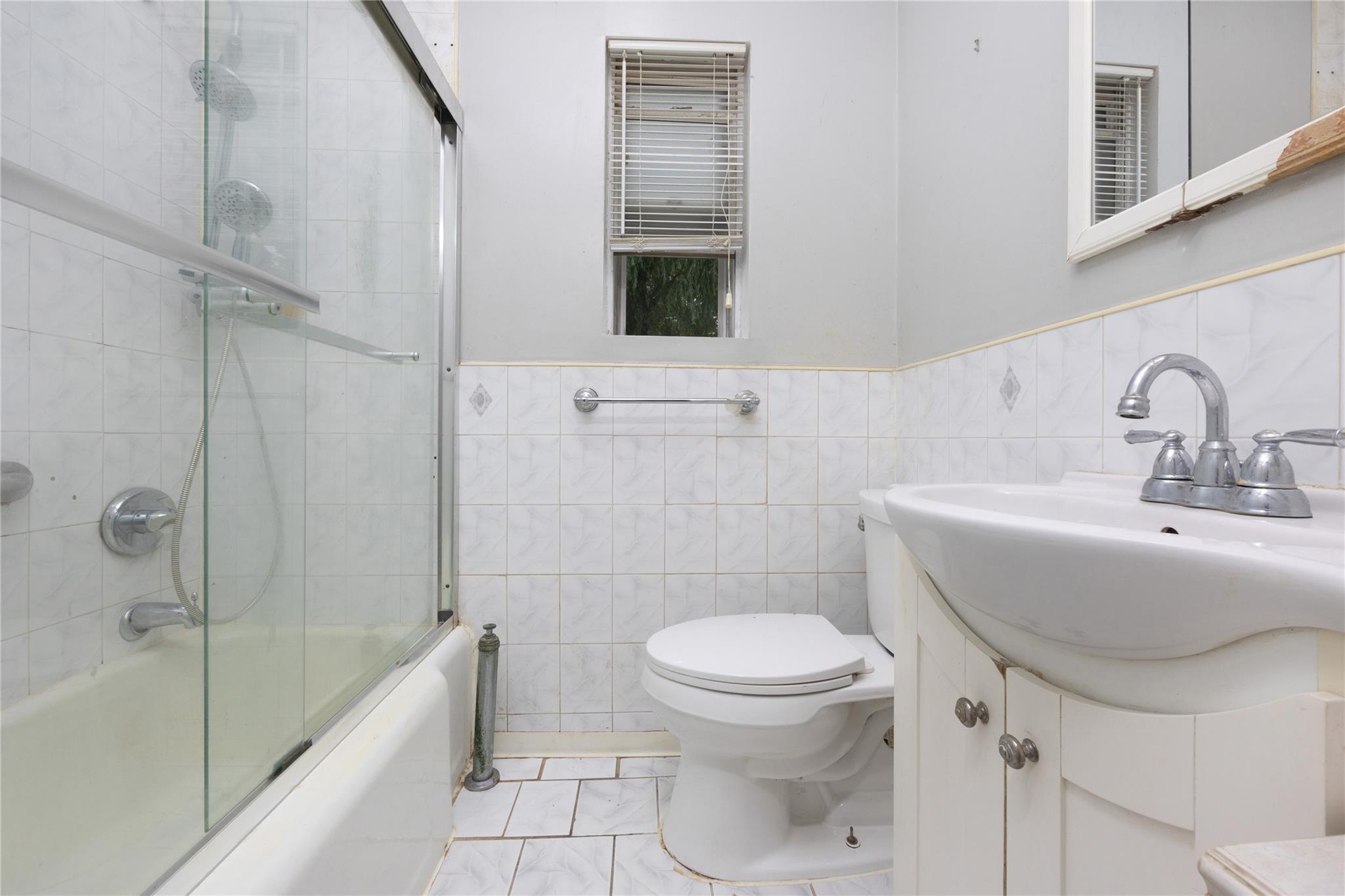 75-06A 255 Street Unit: A