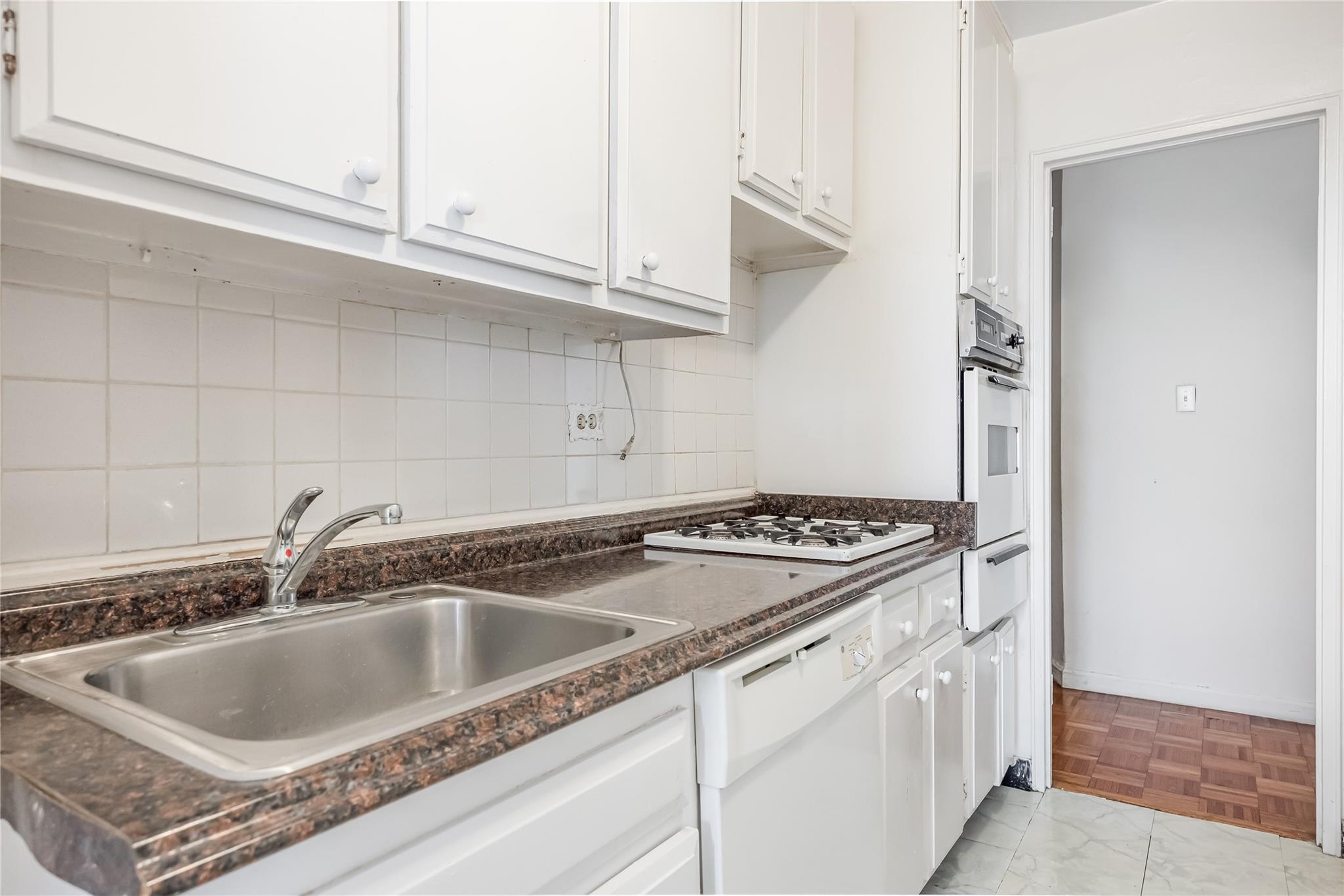 85-15 Main Street Unit: 12I