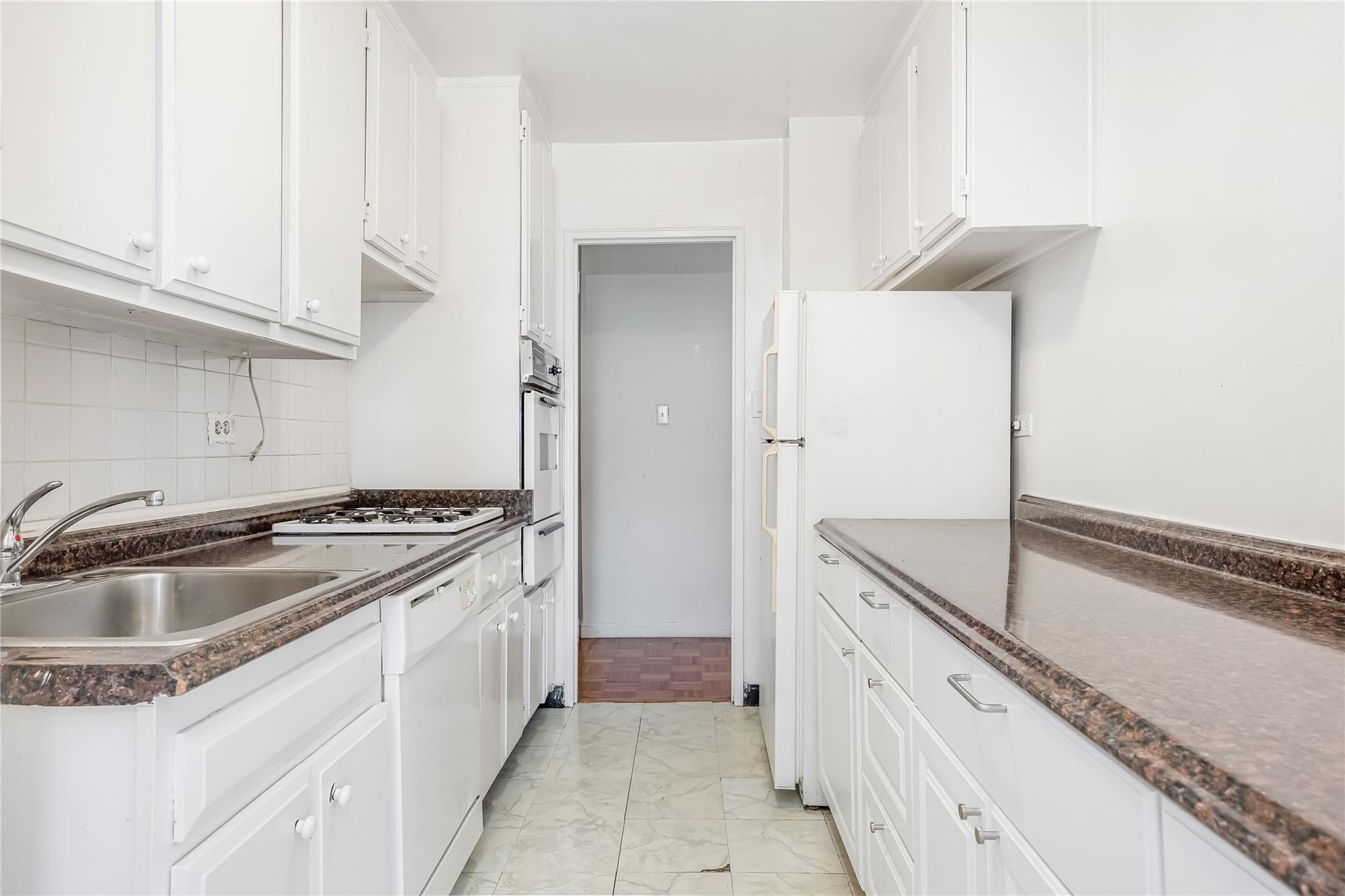 85-15 Main Street Unit: 12I