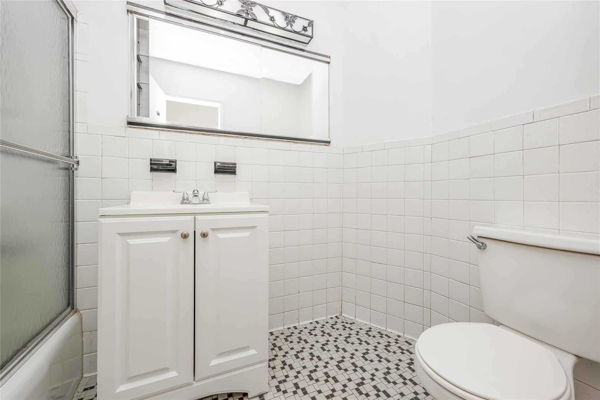 85-15 Main Street Unit: 12I
